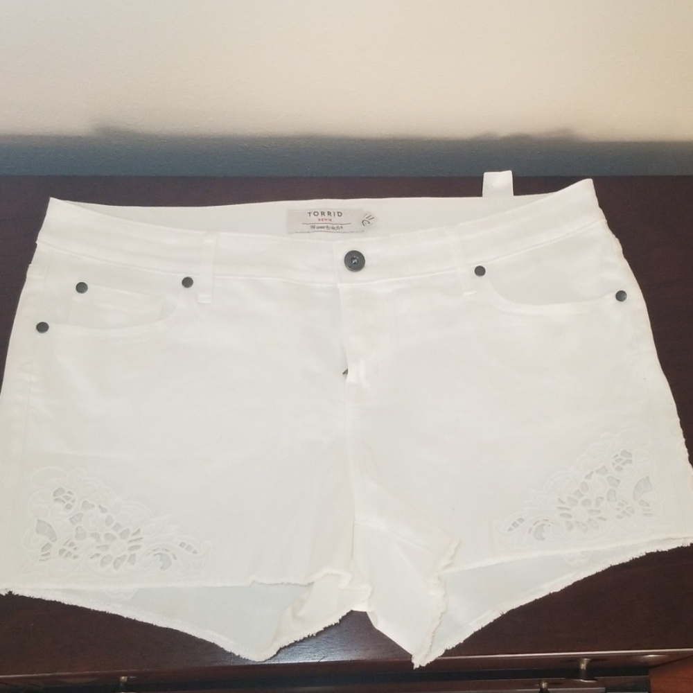 White Shorts with Lace Embroidery